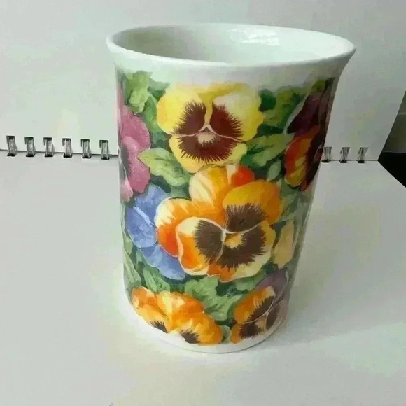 Vintage Elegance Fine Bone China Pansies Floral  Print 90s Boho Cottagecore Mug - Picture 10 of 10